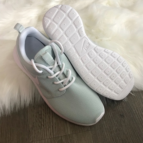 Brand New Nike Roshe One Pale Blue Mint - Picture 5 of 7
